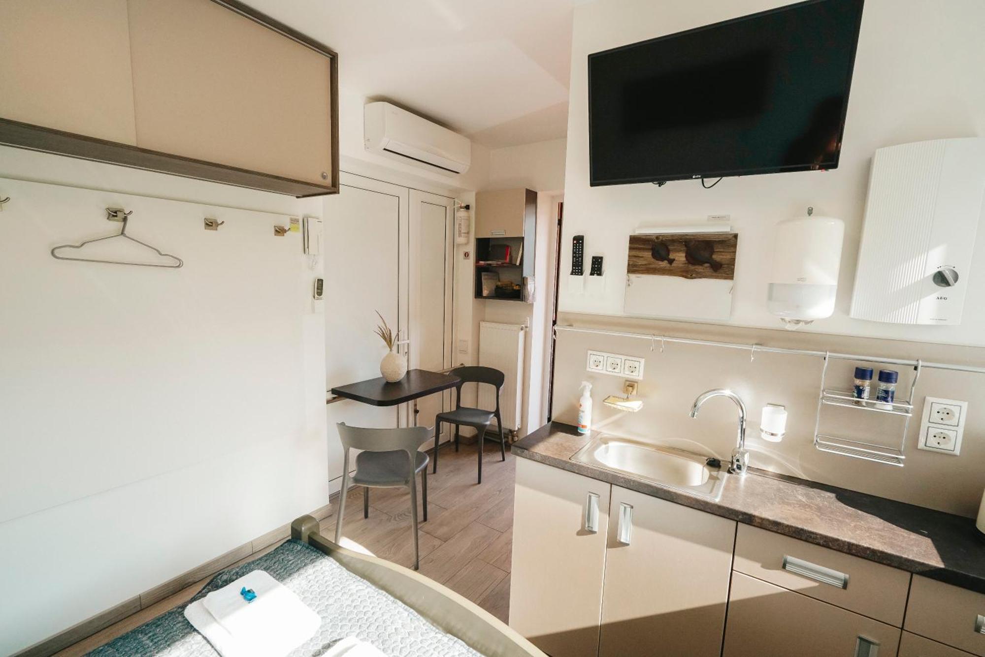 Seaside Studio Apartment The Red Fish อัปชูเซียมส์ ภายนอก รูปภาพ